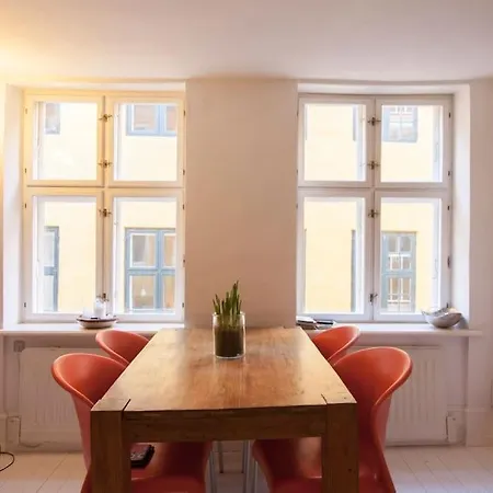On Main Walking Street, Built In 1728! Apartment *